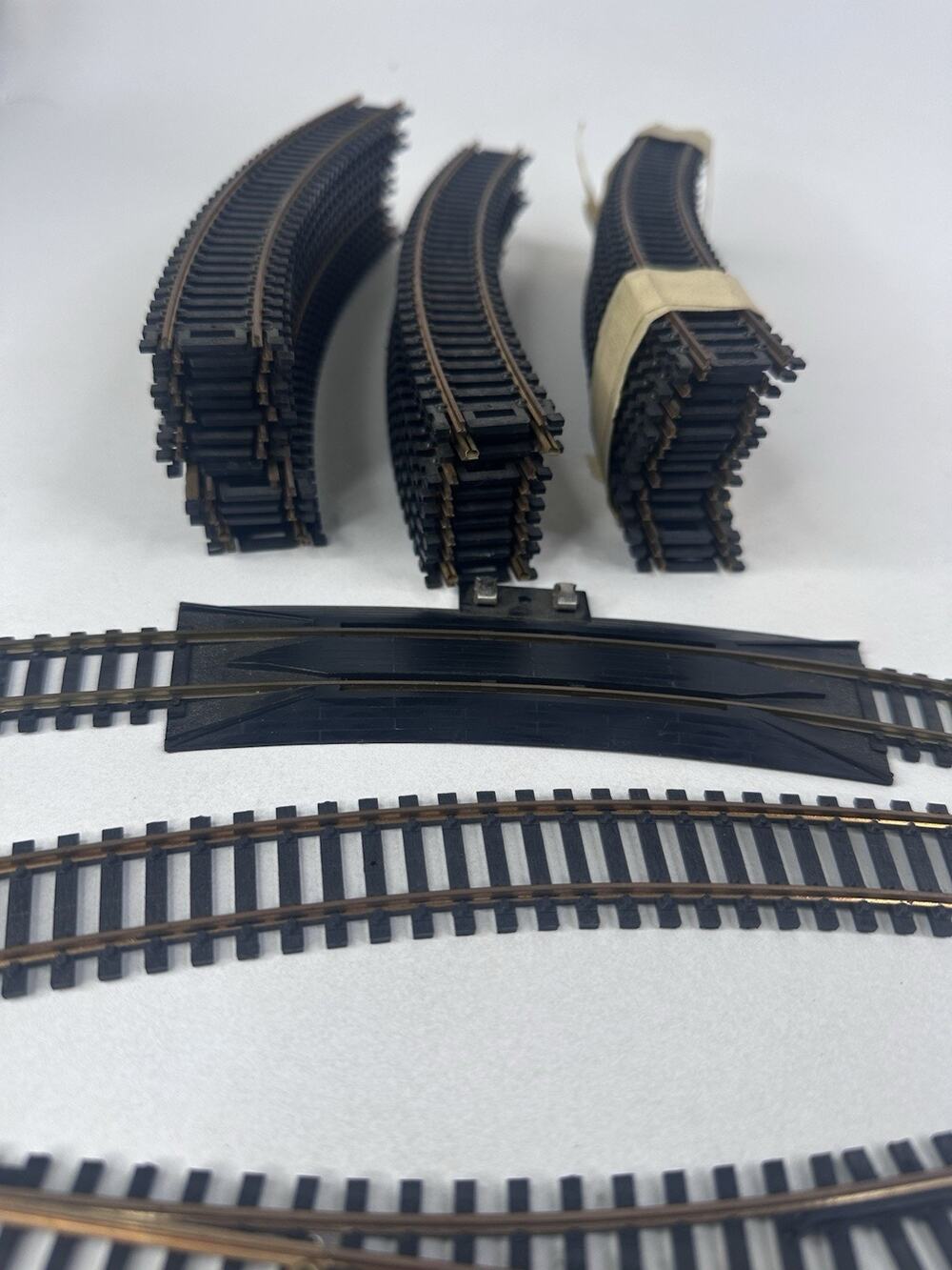 Atlas HO Snap Track Nickel Black Code 100 24 22R 18 9 Inch Straight Switch